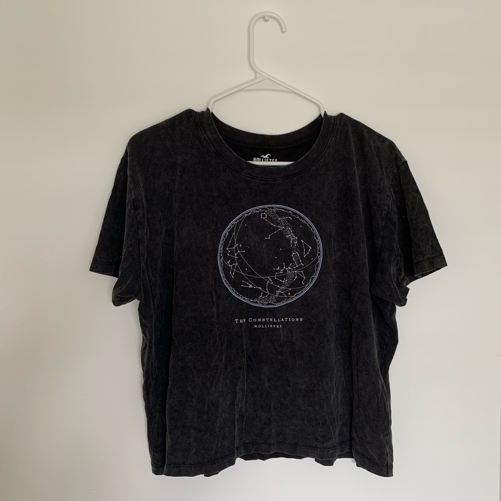 Hollister Graphic Tee